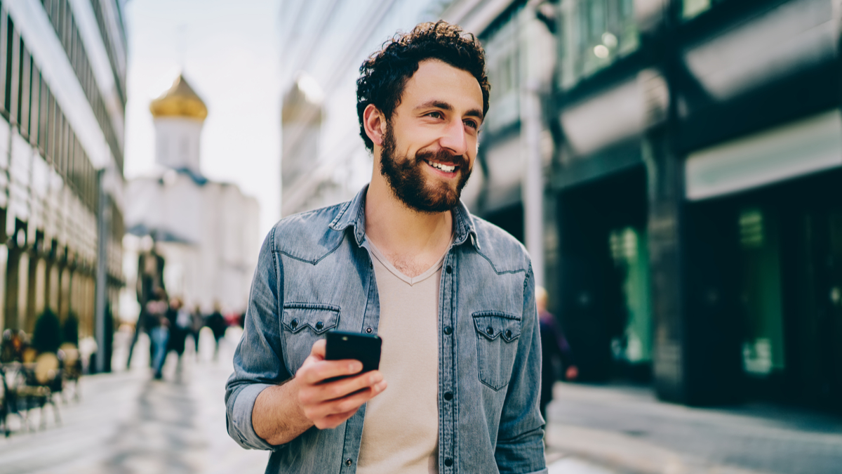 man_with_his_phone_linkedin_profile_work_in_canada